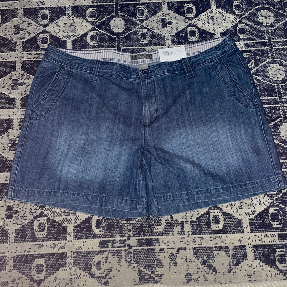 Natural reflections shorts